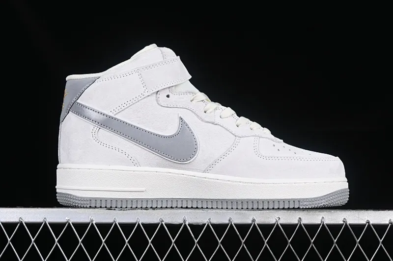 All categories Nk Air Force 1 Air Force series Nk Air Force 1 Mid Air Force mid-top Nk Air Force 1'07 Mid small hook gray suede Air Force One mid-top casual sneakers KG3031-012
